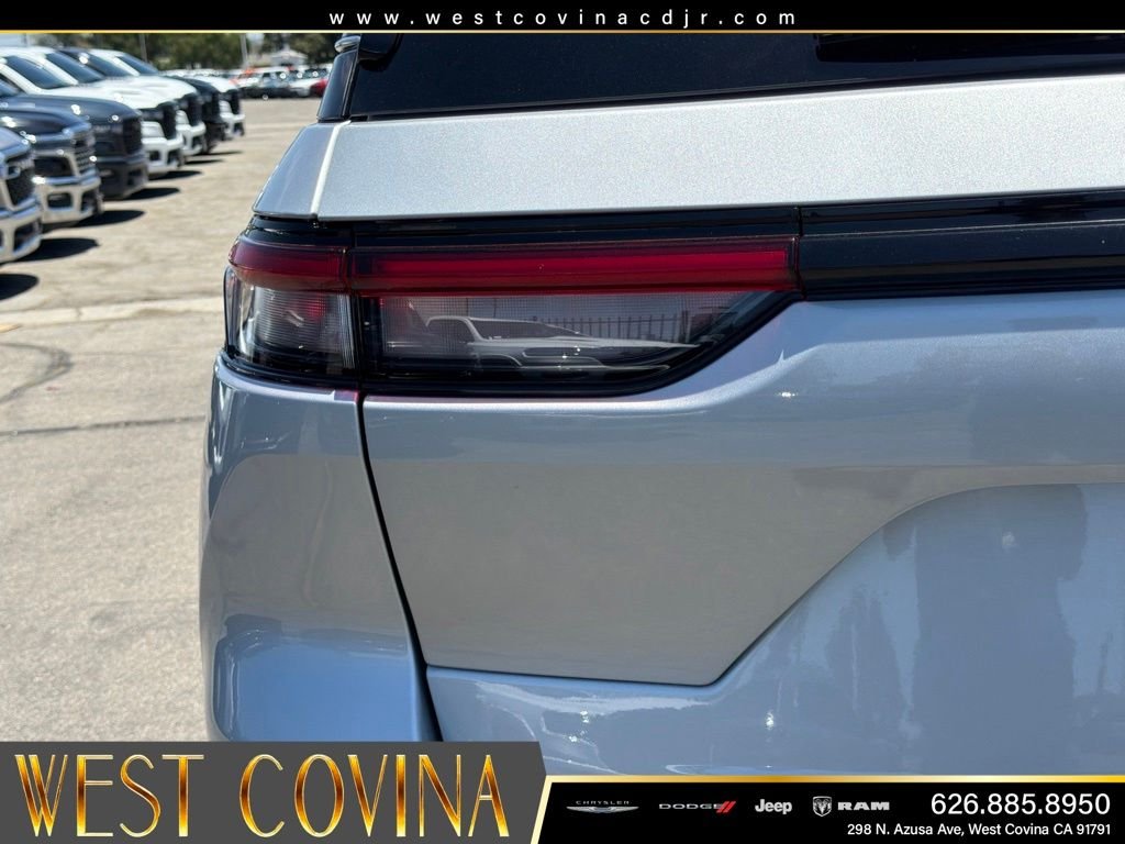 Used 2023 Silver Jeep Limited image 14