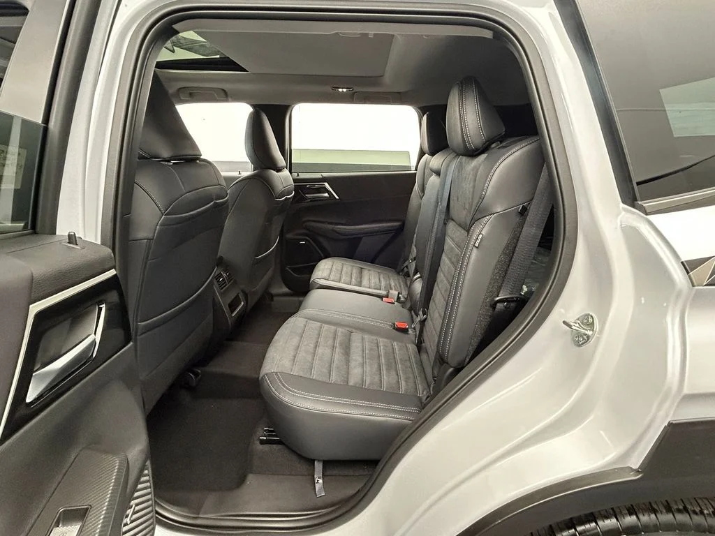 New 2026 White / Black Mitsubishi Trail Edition image 28