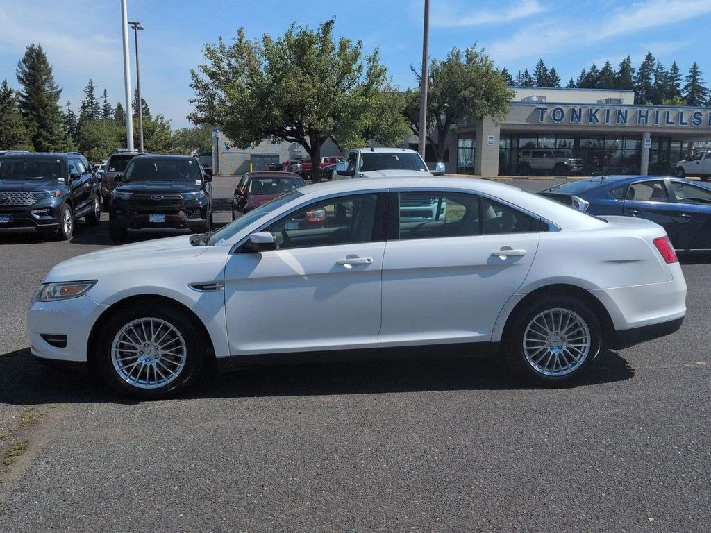 Used 2011 White Platinum Clearcoat Metallic Ford SEL image 2