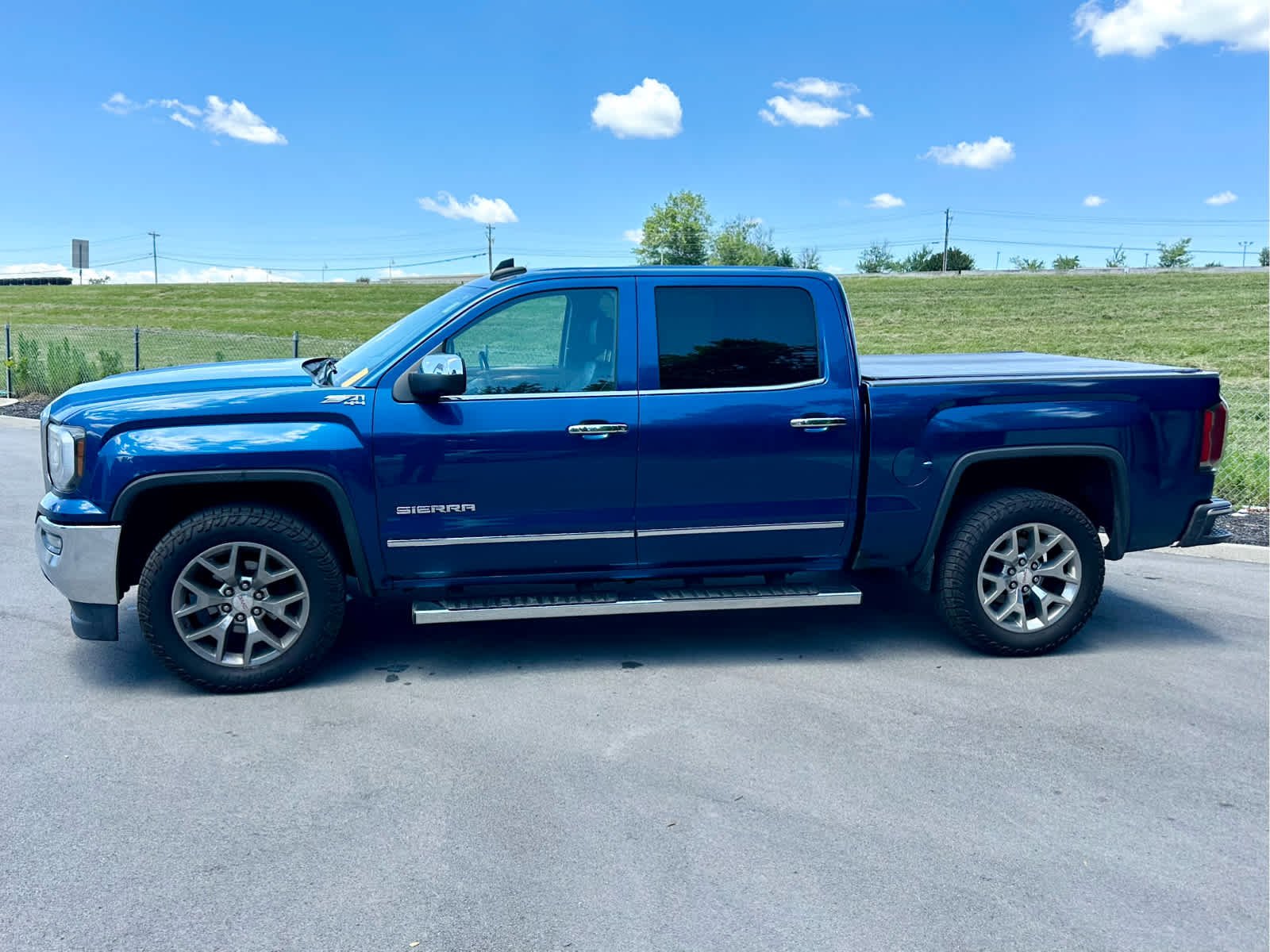 2018 GMC Sierra 4WD Crew Cab Short Box SLT's photo
