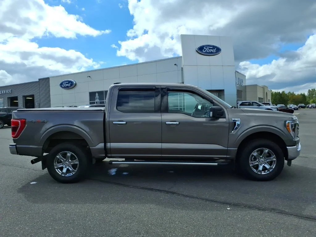 Used 2023 Stone Gray Metallic Ford XLT image 8