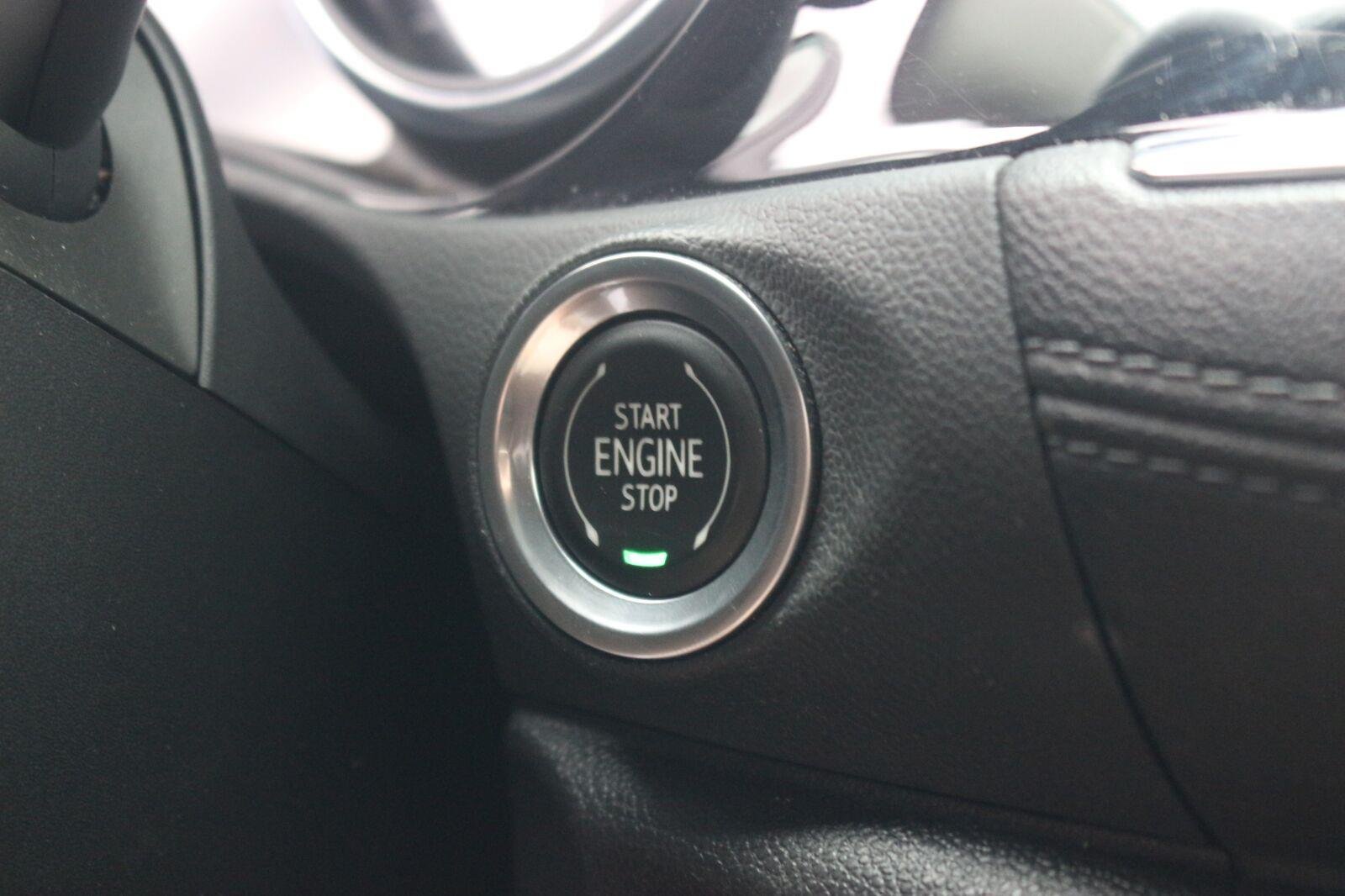 Used 2022 White Frost Tricoat Buick Essence image 30