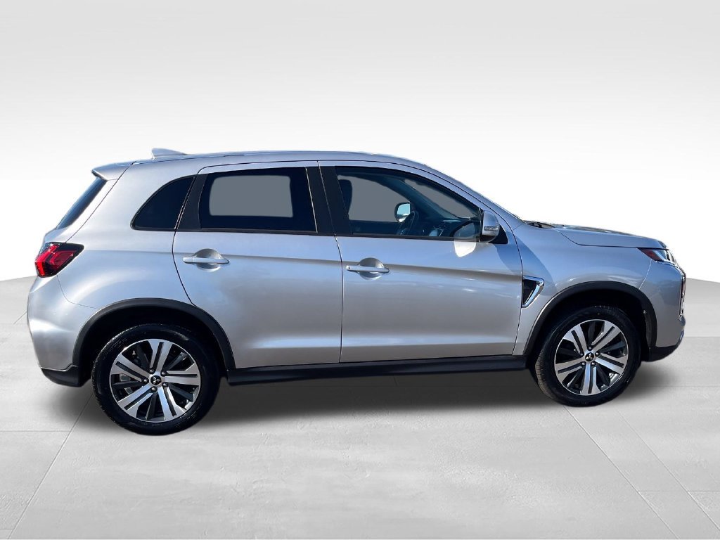 Used 2025 Silver Mitsubishi  image 6