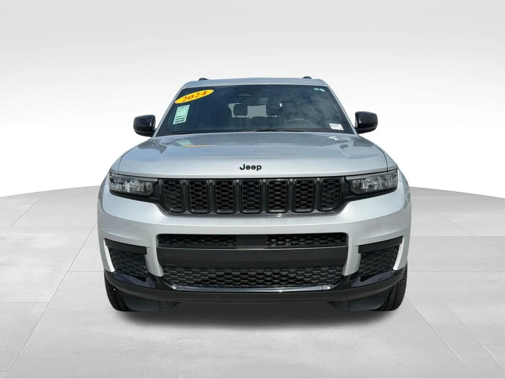 Used 2024 Silver Jeep Altitude X image 27