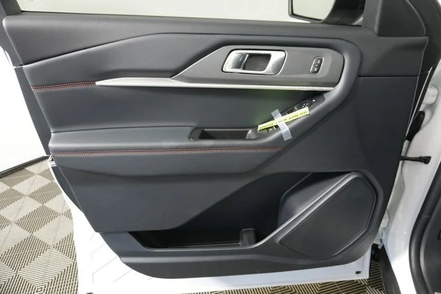 New 2026 Star White Metallic Tri-Coat Ford ST-Line image 21