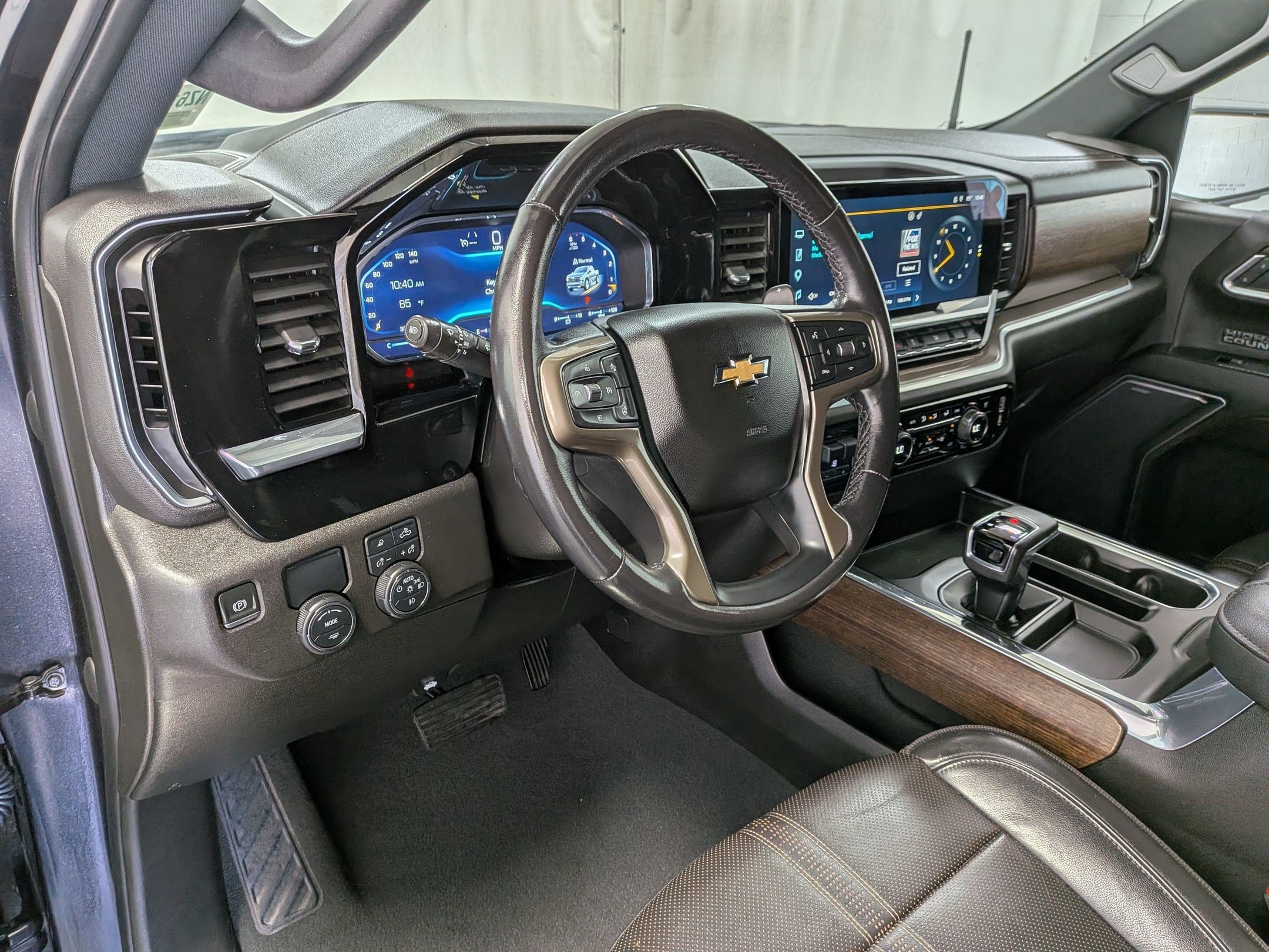 Used 2022 Dark Ash Metallic Chevrolet High Country image 15