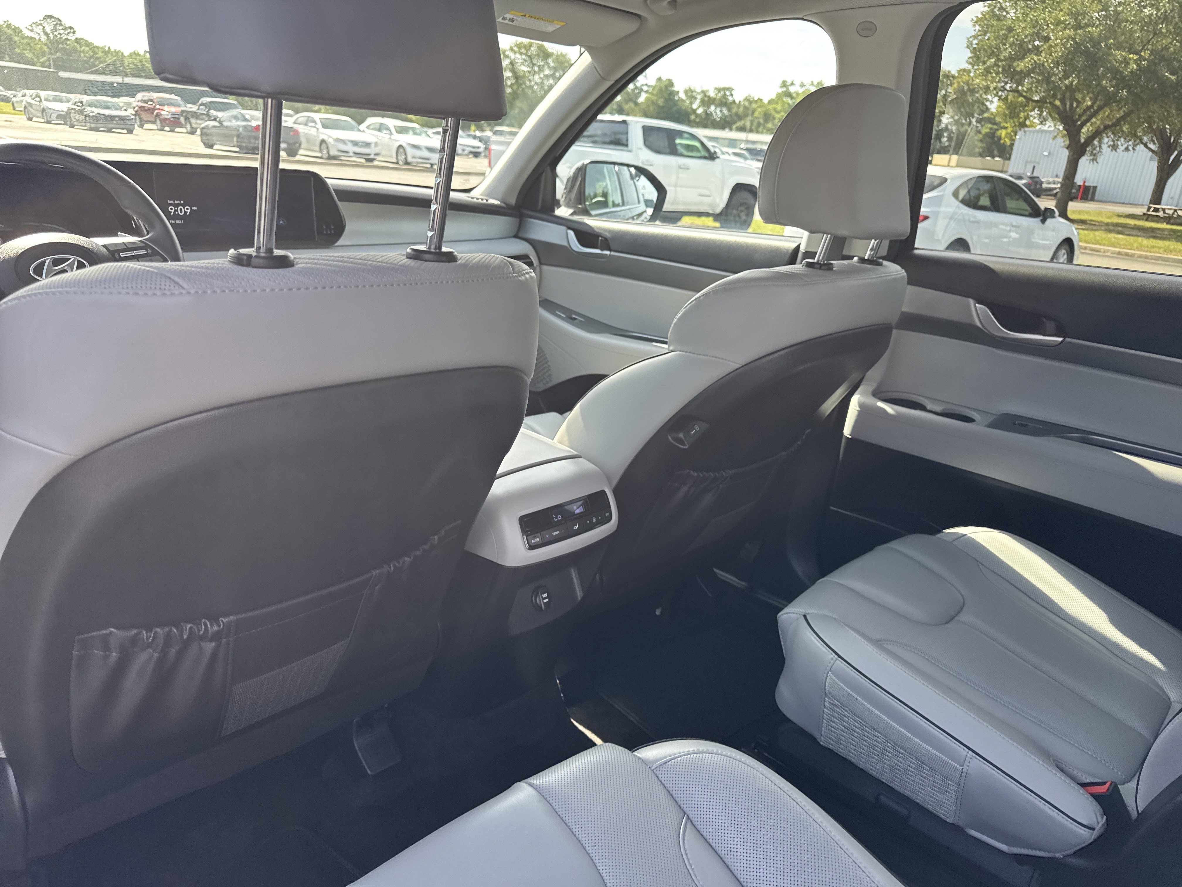 Used 2025 Moonlight Cloud Hyundai SEL image 25