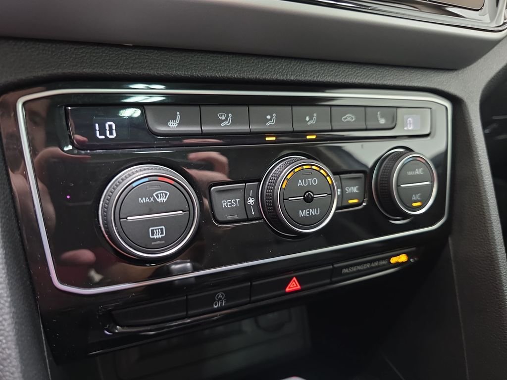 2023 Volkswagen Atlas SE w/Tech - Photo 22