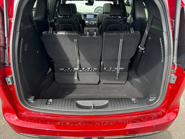 2025 Chrysler Pacifica Select - Photo 13