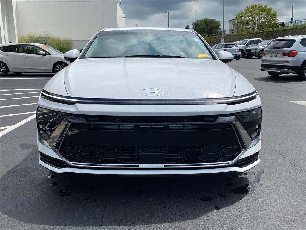 Used 2025  Hyundai  image 8