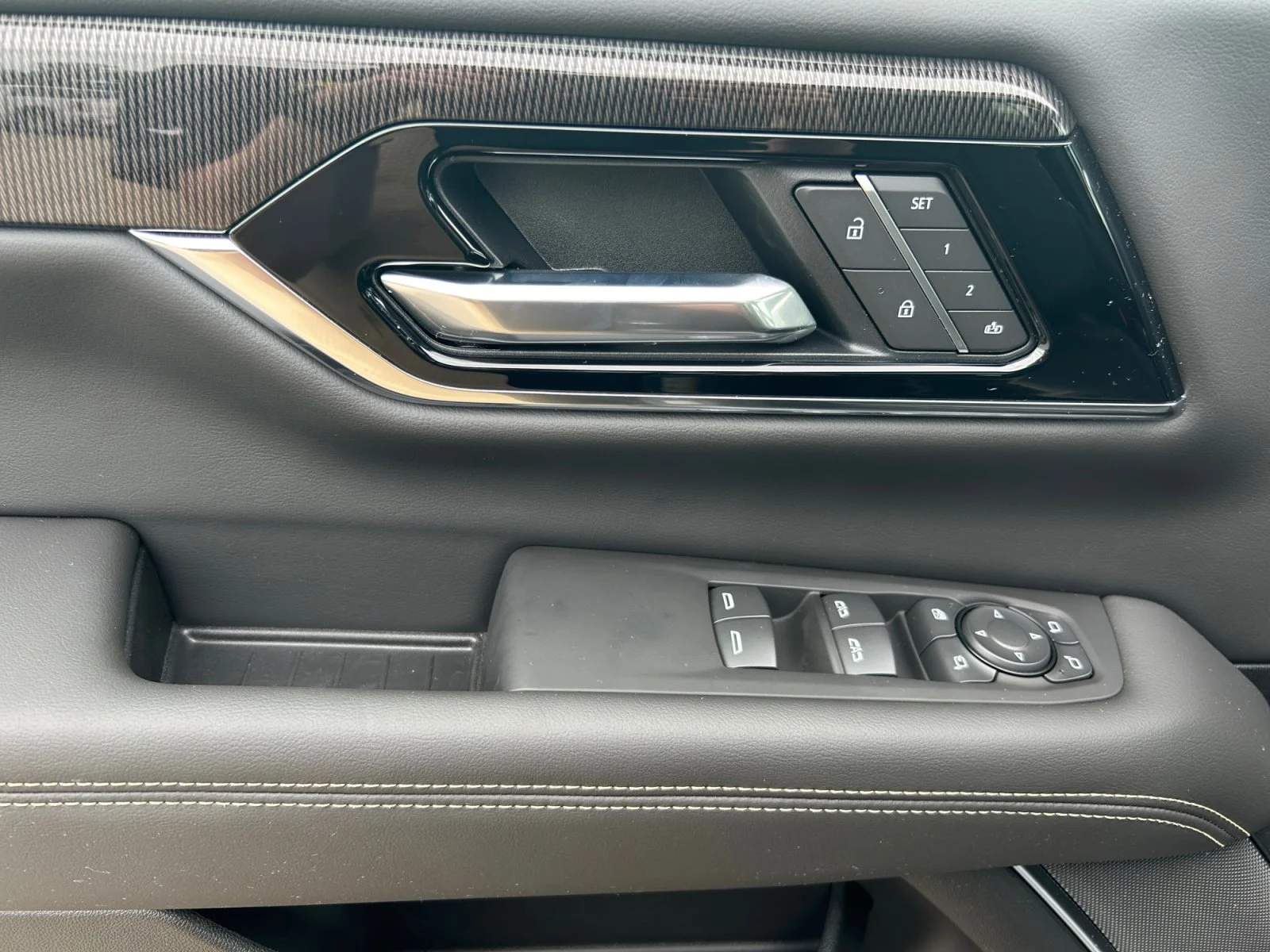 New 2026 Sterling Metallic GMC Elevation image 18