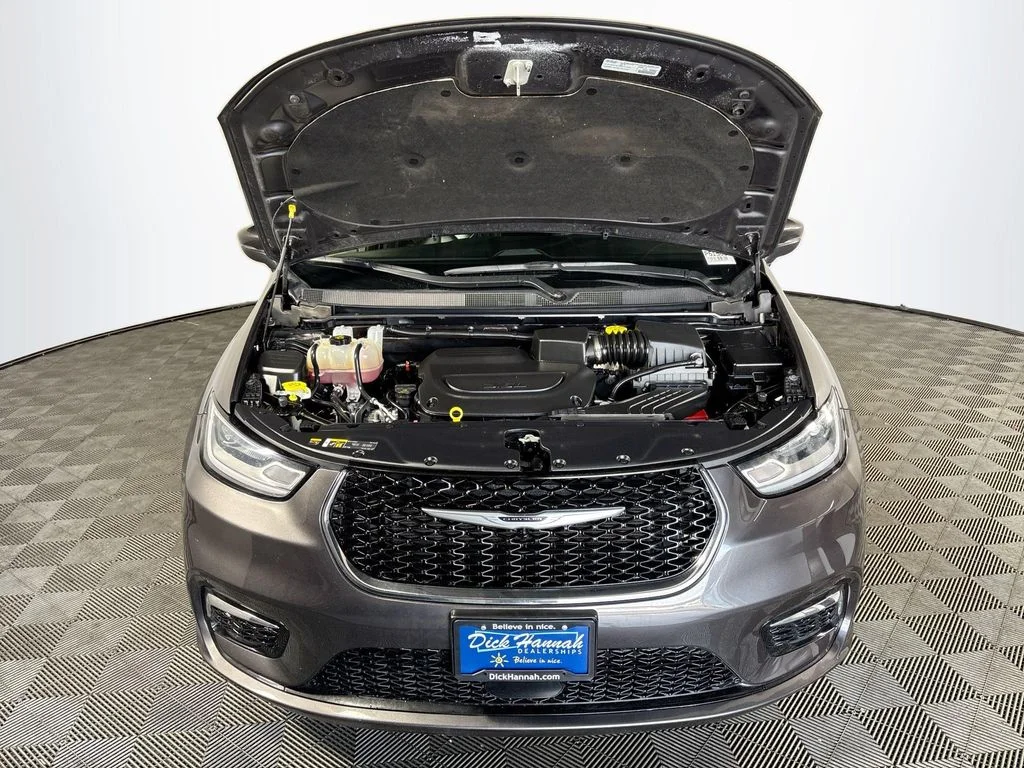 Used 2023 Gray Chrysler Touring L image 20