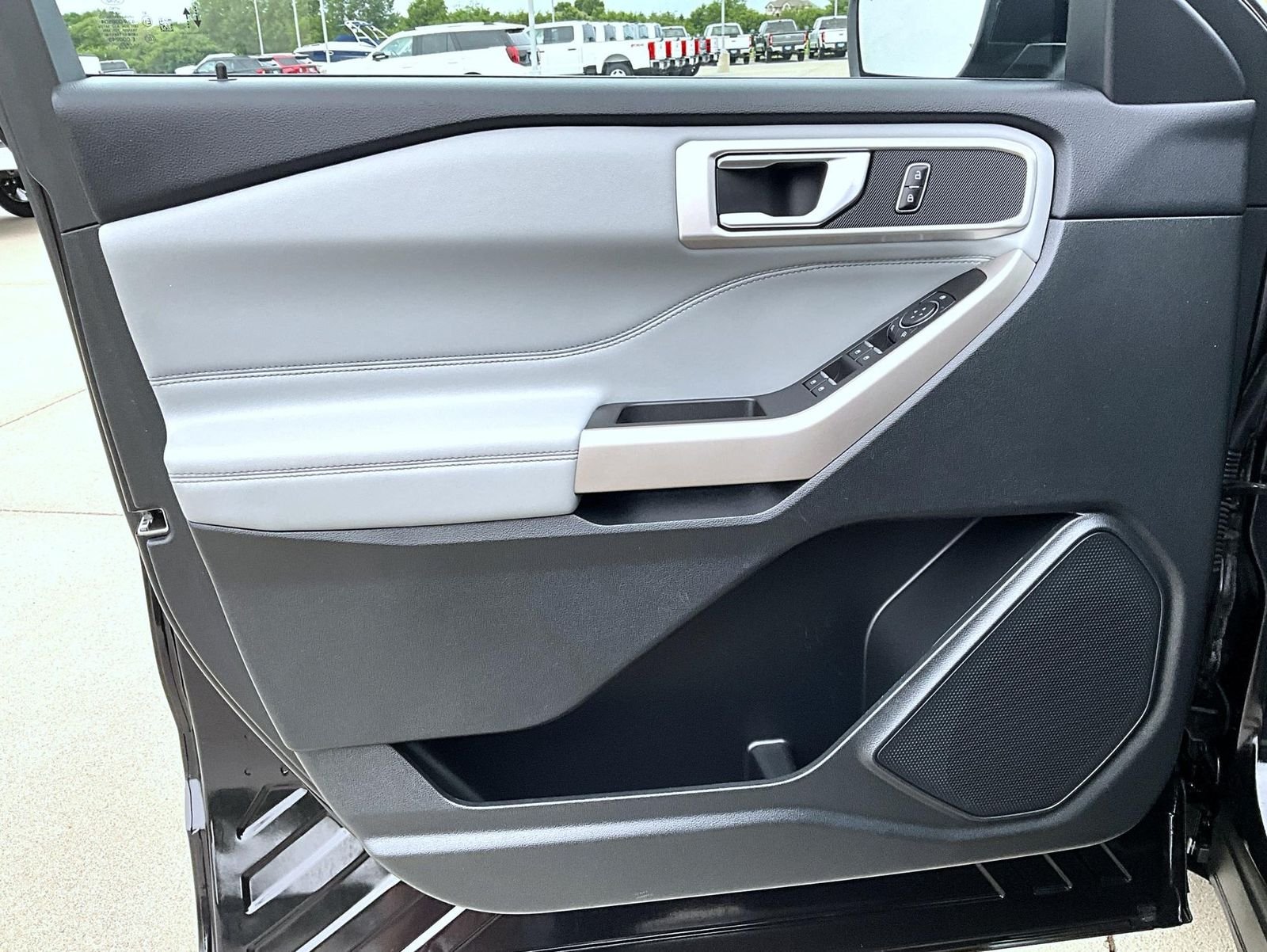 Used 2023 Black Ford XLT image 9