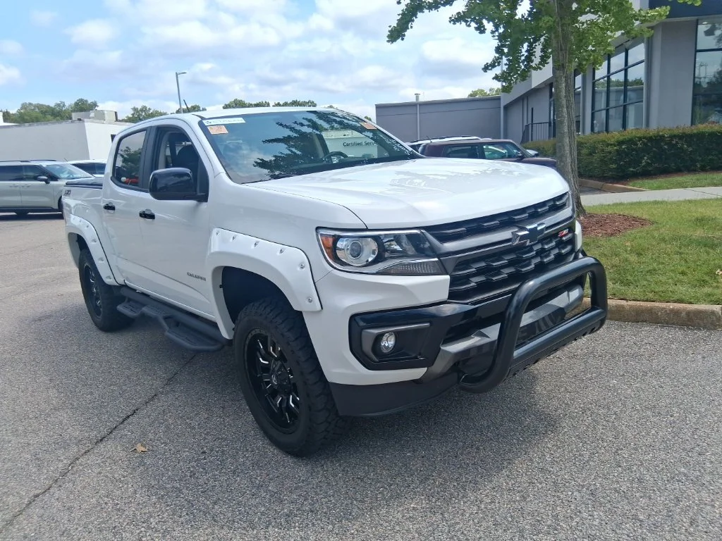 Used 2022 White Chevrolet Z71 image 3
