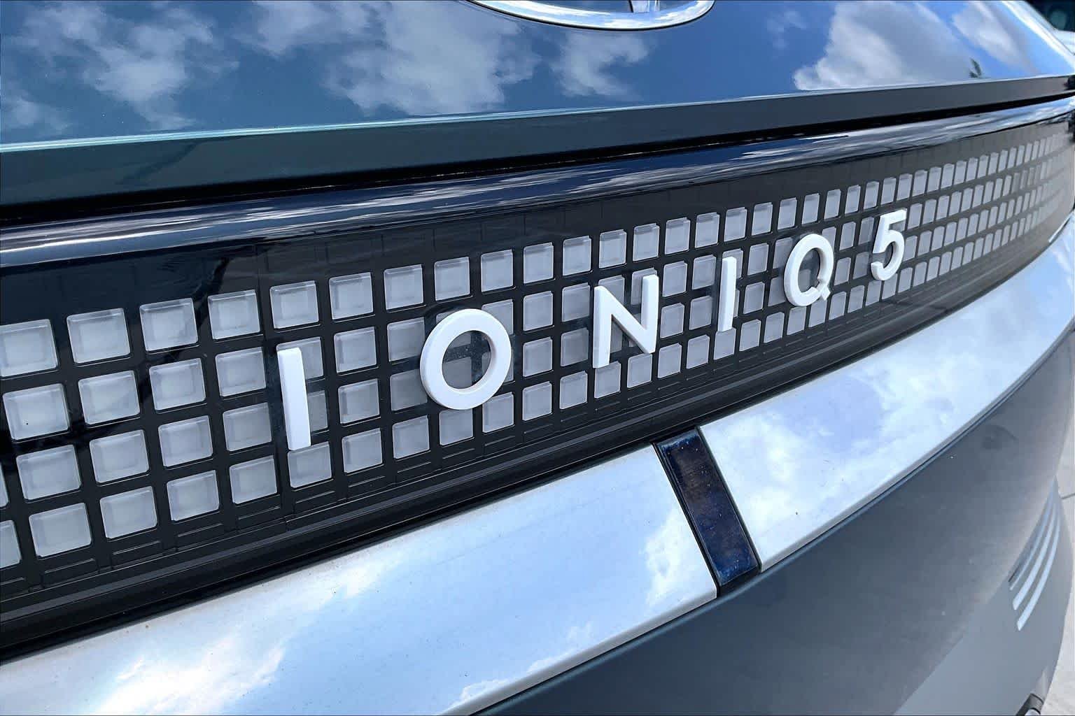 Used 2023 Digital Teal Hyundai Limited image 30
