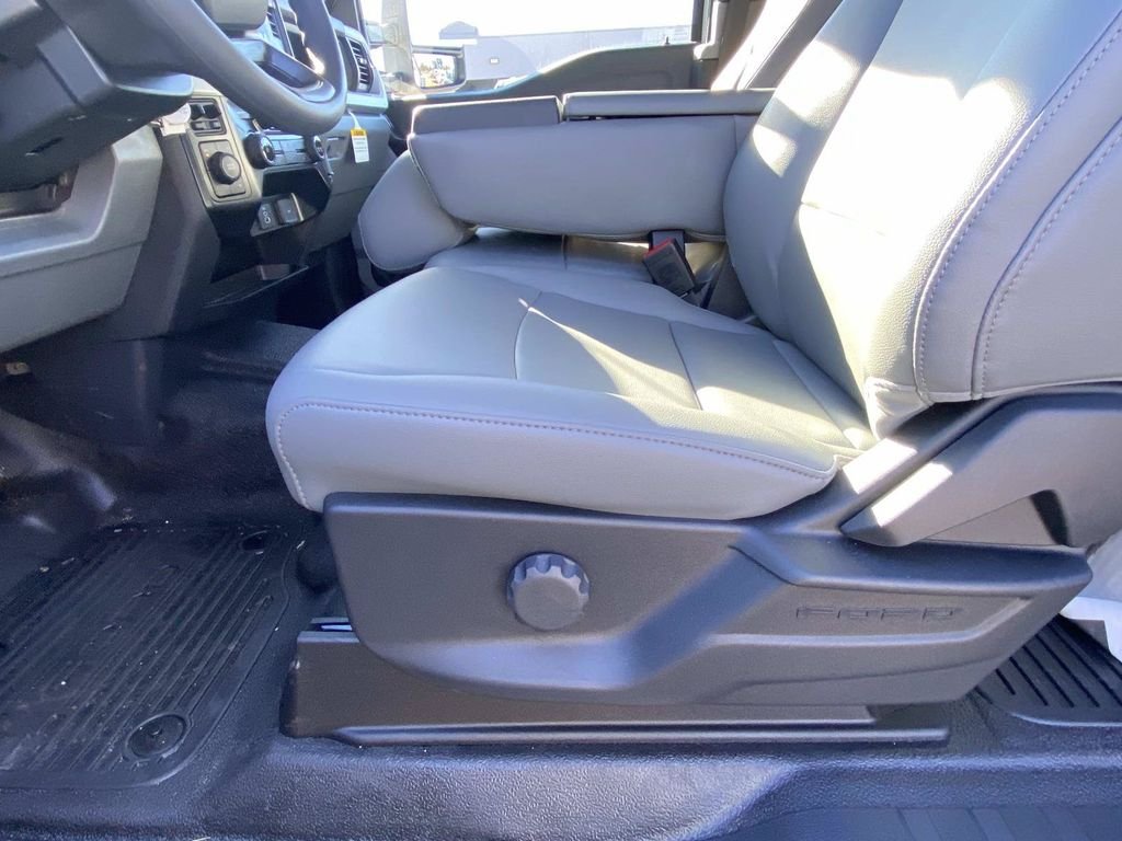 New 2026 Oxford White Ford F-450® XL image 13