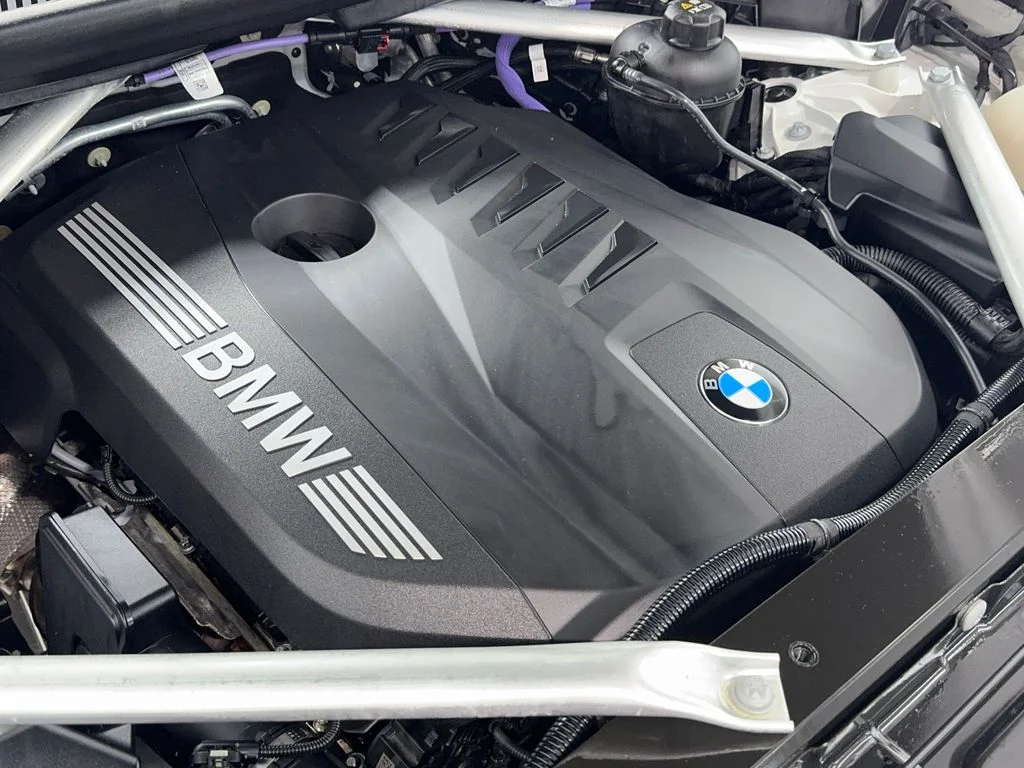 Used 2024 White BMW sDrive40i X LINE,NAV,CAM,PANO,CLMT STS,HEADS UP image 61