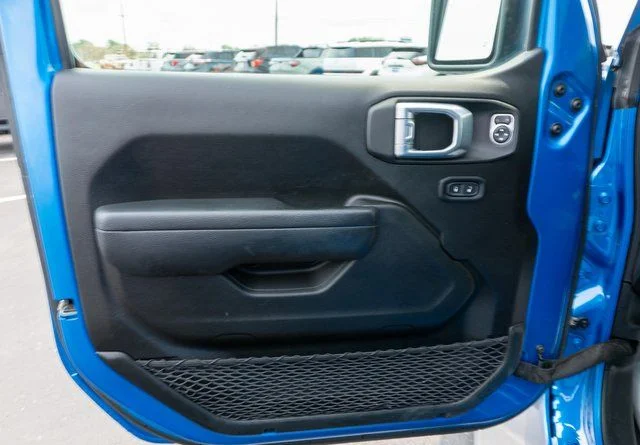 Used 2022 Blue Jeep Sport image 16