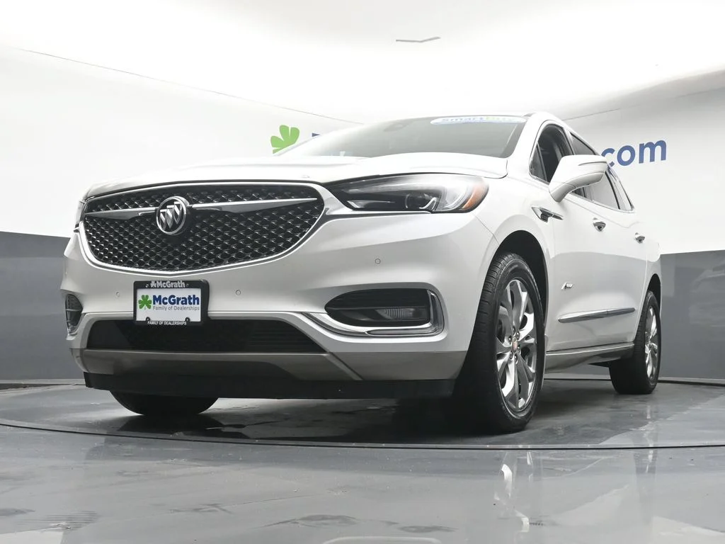 Used 2018 White Buick Avenir image 7