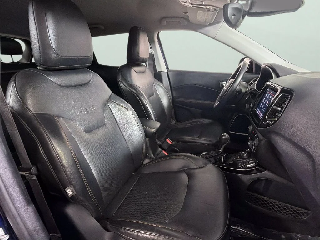 Used 2018  Jeep Limited image 33