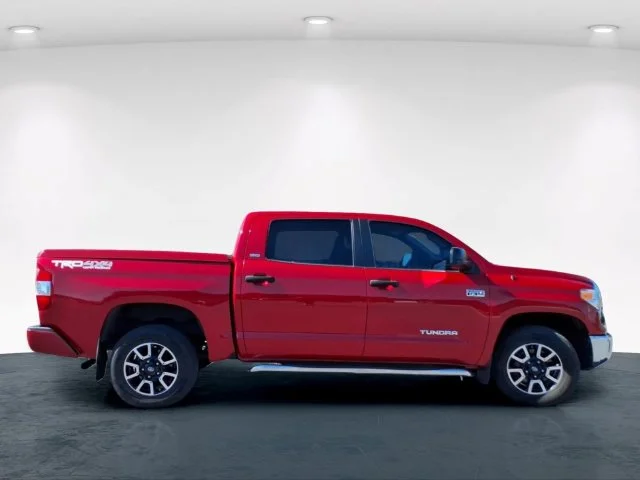 Used 2016 Red Toyota SR5 image 5