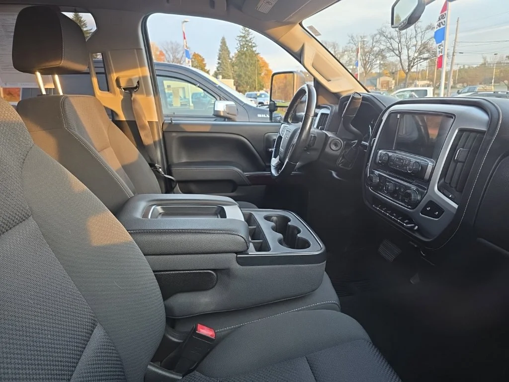 Used 2018 RED QUARTZ TINTCOAT GMC SLE image 6