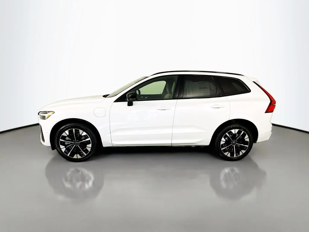 New 2026 Crystal White Volvo T8 Plus image 2