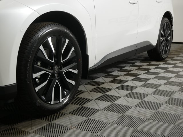 New 2027 Wind Chill Pearl with Midnight Black Metallic roof Toyota Limited image 2