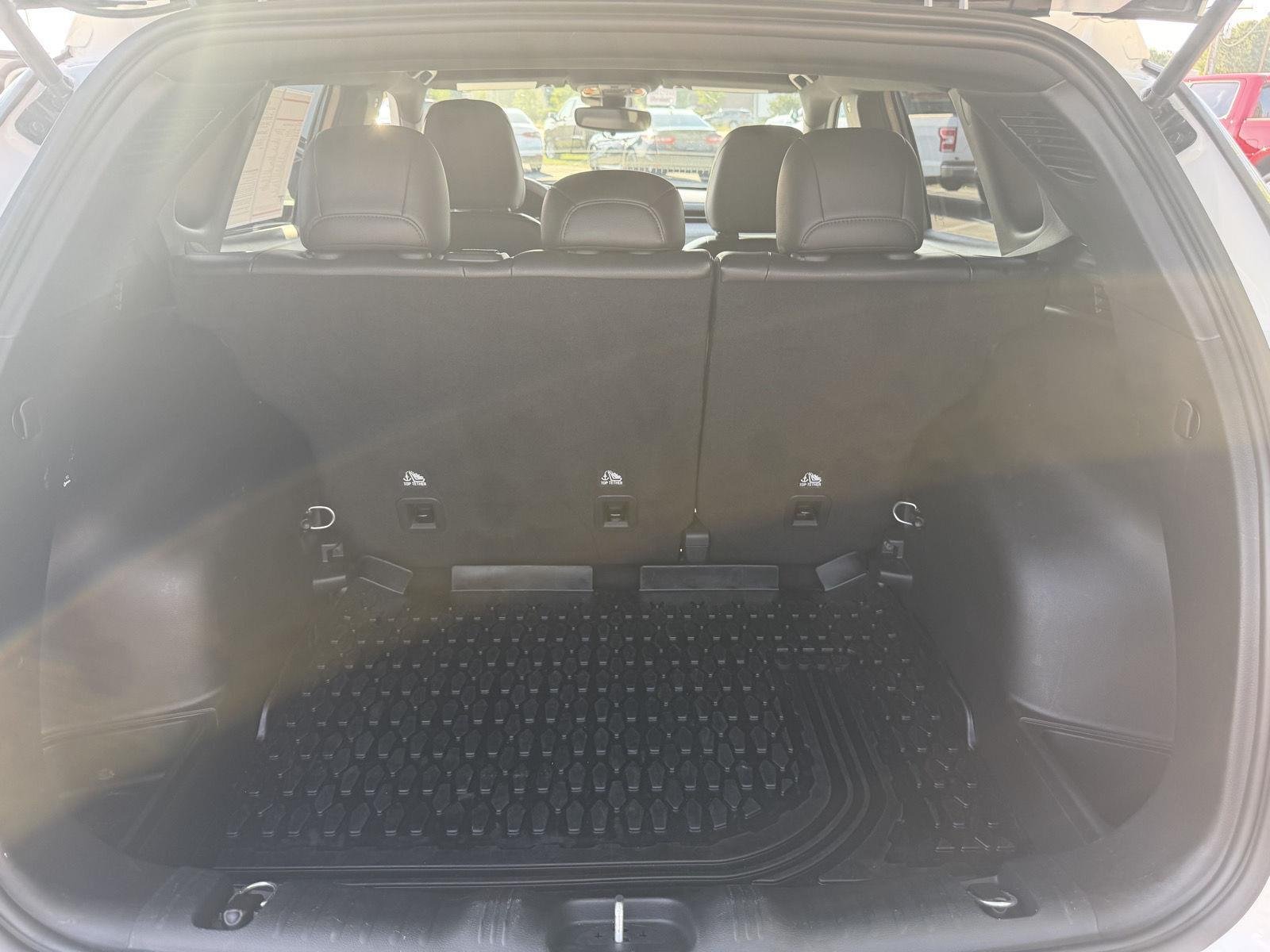Used 2023 Bright White Clearcoat Jeep Latitude image 20