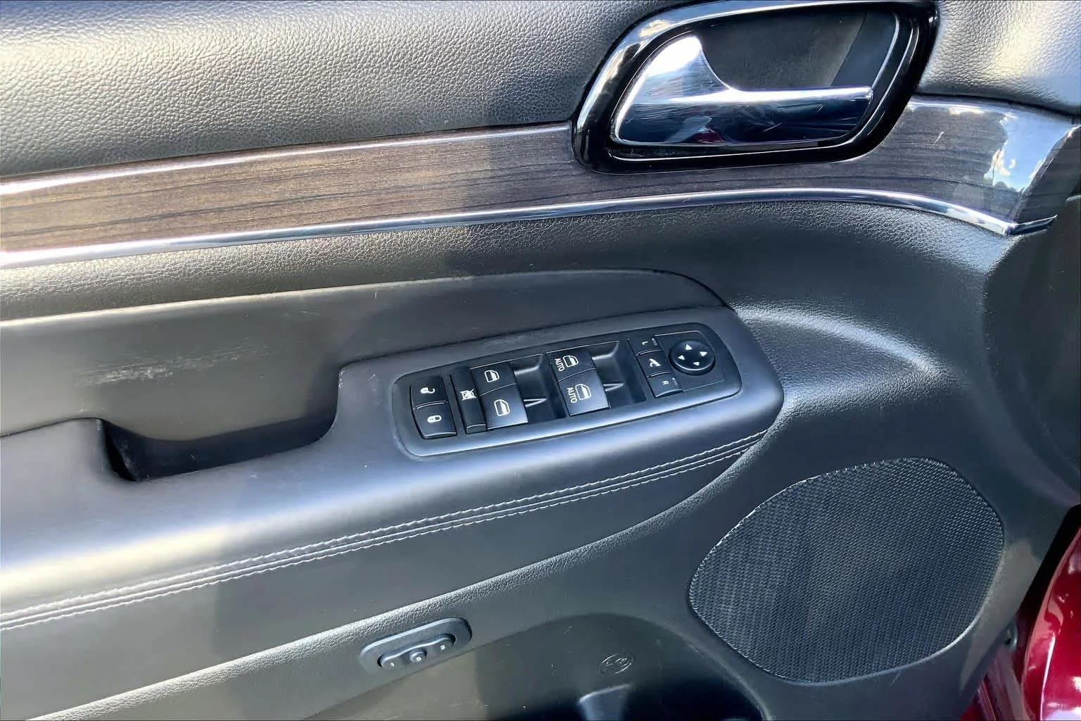 Used 2020 Velvet Red Pearlcoat Jeep Overland image 36