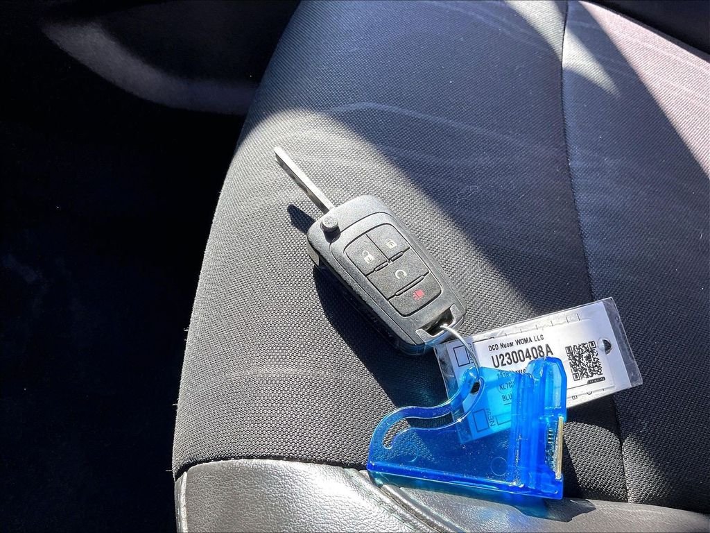 Used 2015 Blue Chevrolet LT image 29