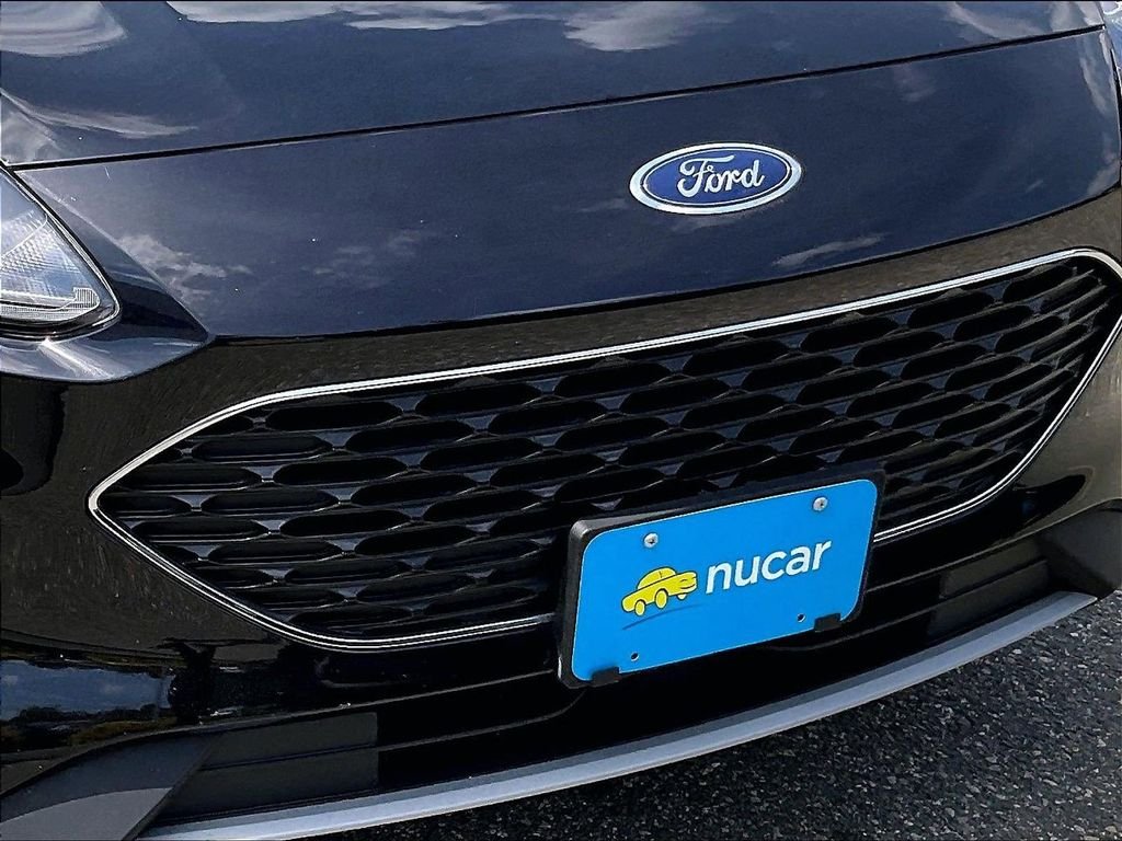 Used 2022 Black Ford SE image 30