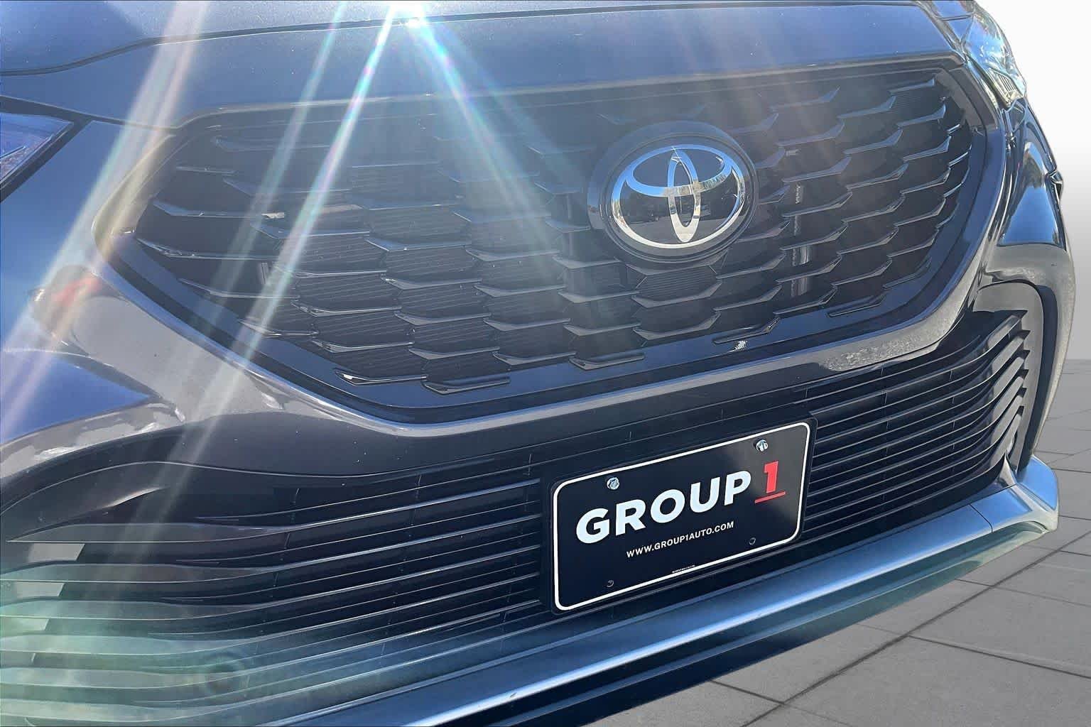 Used 2025 Magnetic Gray Metallic Toyota XSE image 30