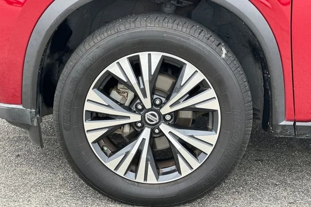 Used 2021 Red Nissan SV image 34