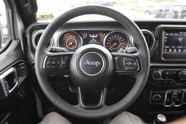 Used 2023 Silver Jeep Sport S image 10