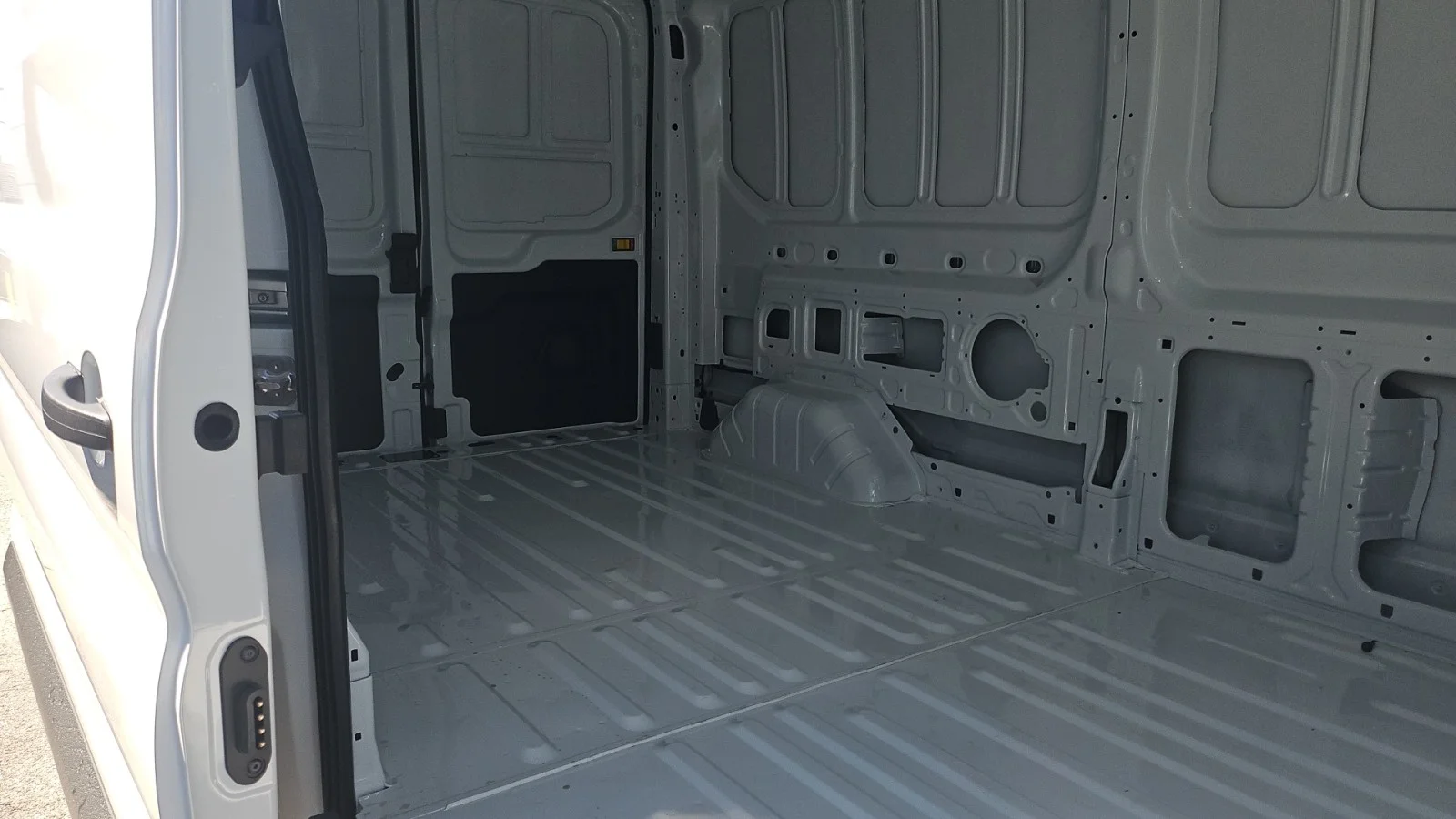 New 2026 Oxford White Ford 250 MR XL RWD image 13