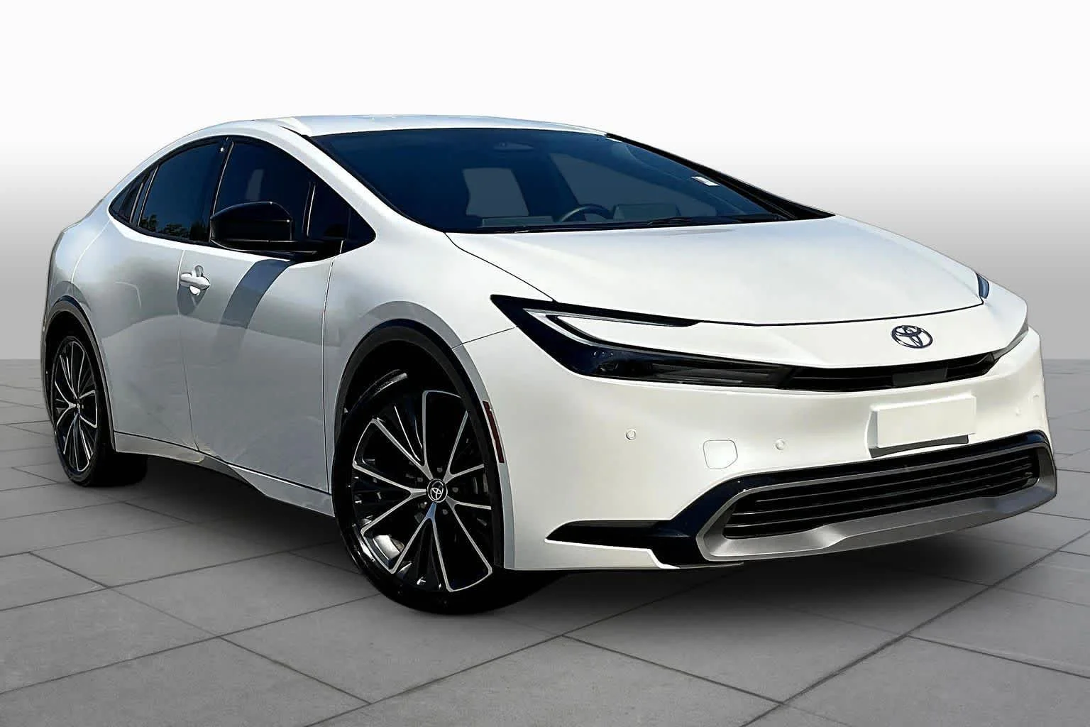 Used 2025 Wind Chill Pearl Toyota XLE image 3