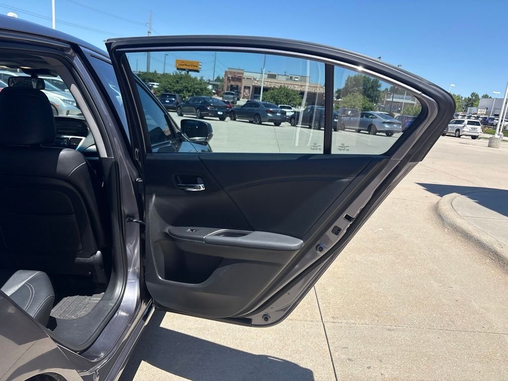 Used 2014 Gray Honda EX-L image 32