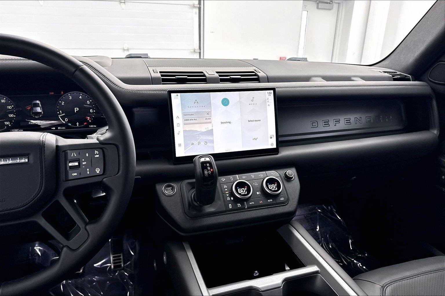 Used 2025 Santorini Black Metallic Land Rover V8 image 9