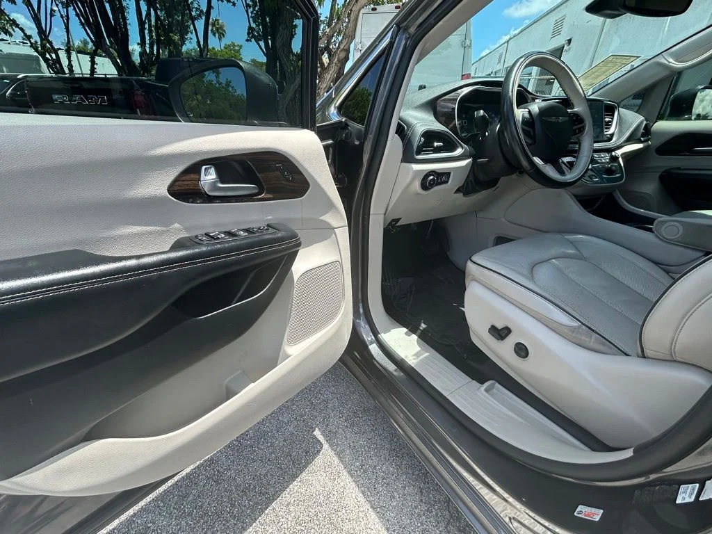 Used 2021 Gray Chrysler Limited image 15