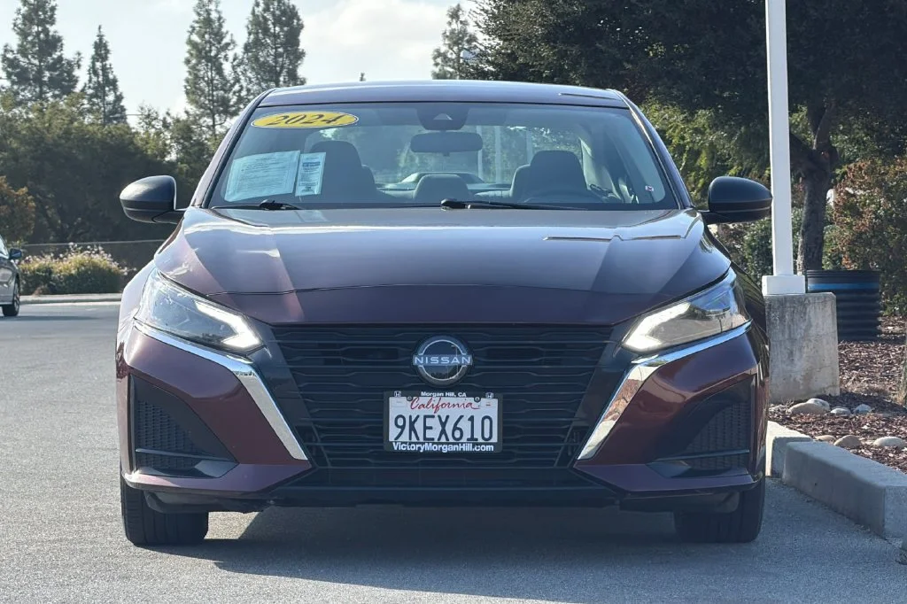 Used 2024 Garnet Pearl Metallic Nissan 2.5 SV image 9