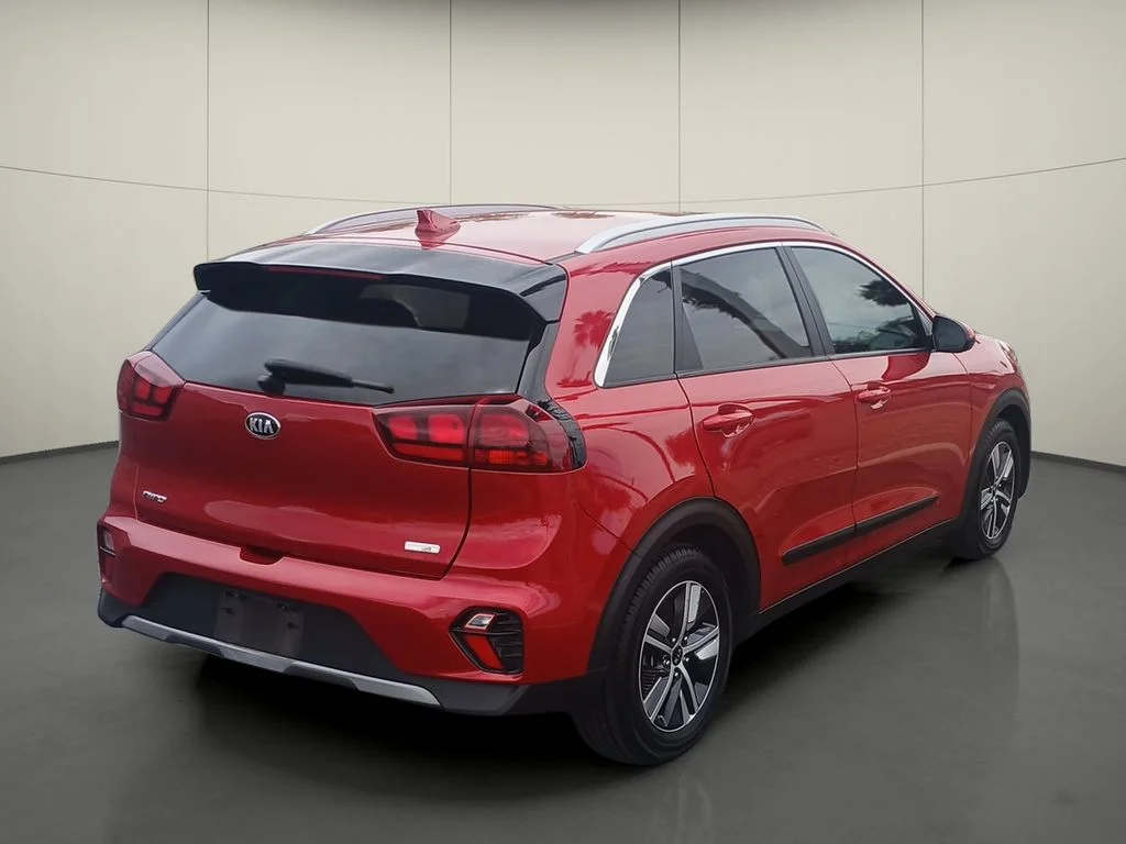 Used 2021 Red Kia LXS image 7