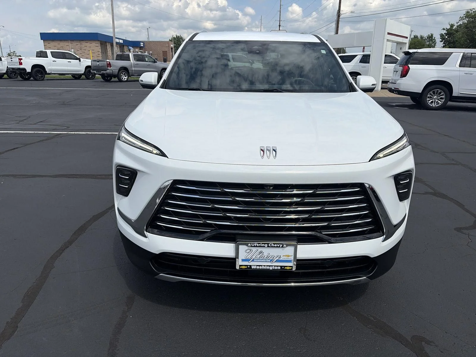 Used 2025 Summit White Buick Preferred image 13