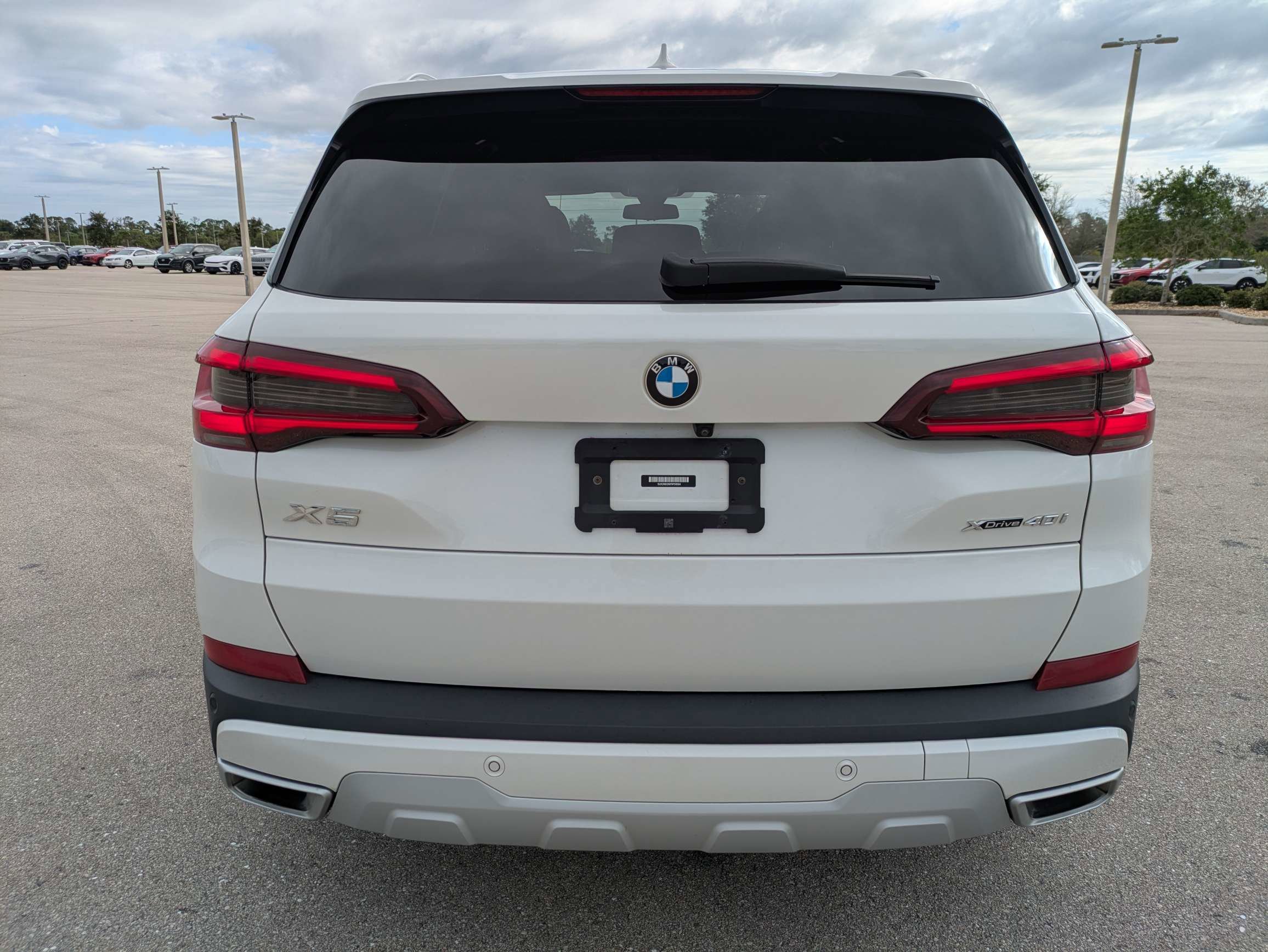 Used 2023 Mineral White Metallic BMW xDrive40i image 6