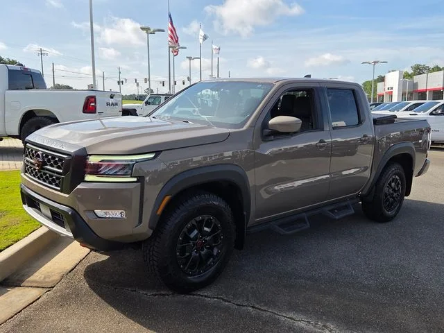 Used 2022  Nissan PRO-4X image 3