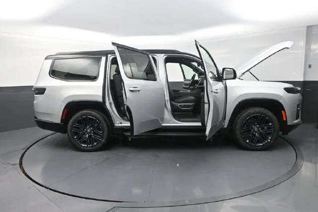 New 2026 Silver-Zynith Exterior Paint Jeep 85th Anniversary Edition image 38