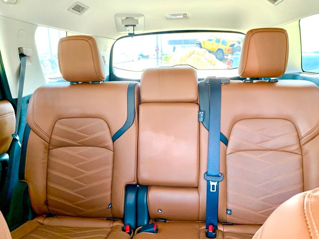 Used 2023 Gray Nissan Platinum image 19