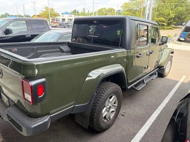 Used 2023 Green Jeep Sport S image 3