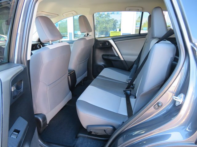Used 2015  Toyota LE image 18