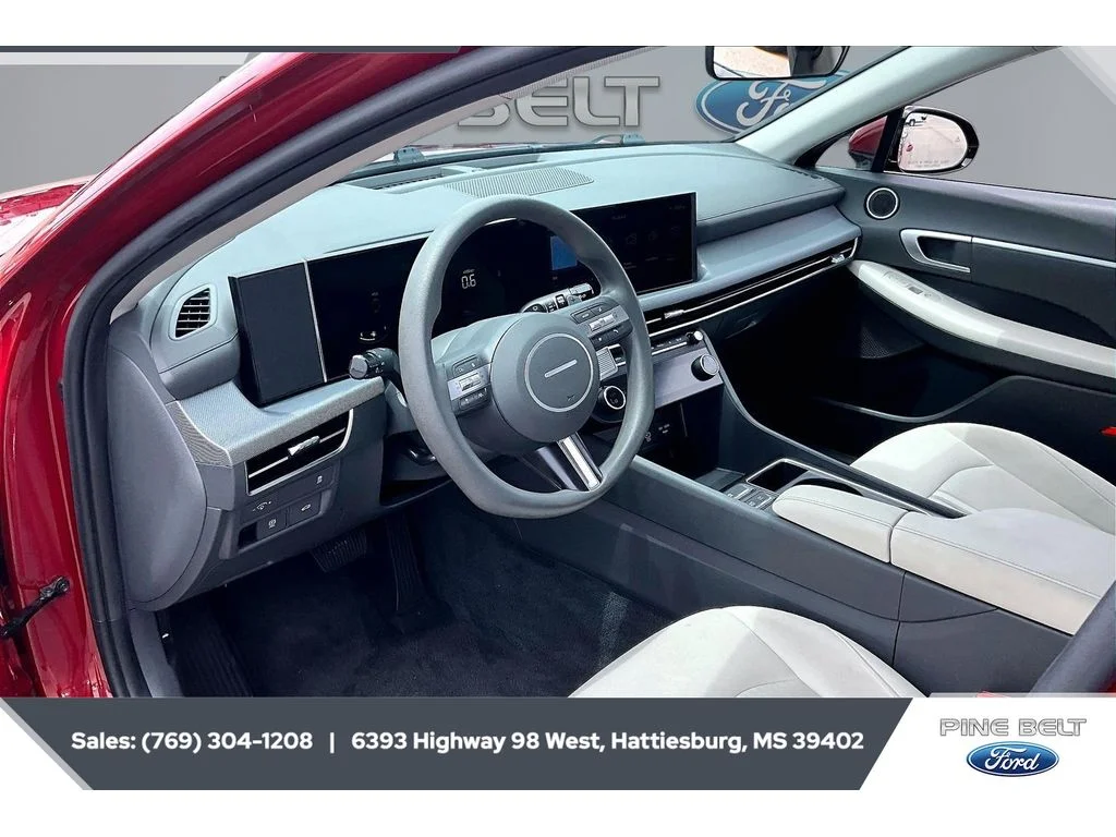 Used 2025 Ultimate red Hyundai SEL image 13